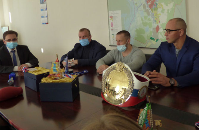 Глава Соликамского округа поздравил кикбоксёров с победами на чемпионате России